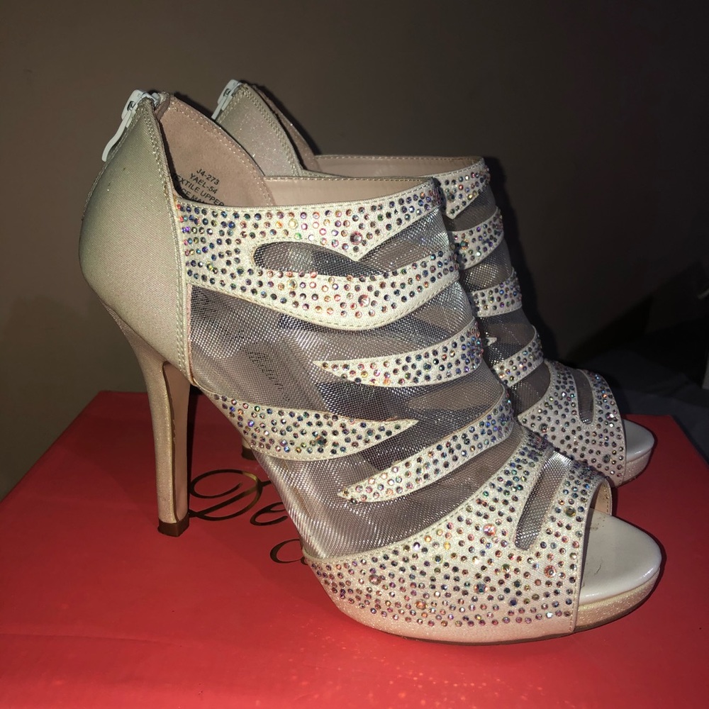 White/pearl open toe heels